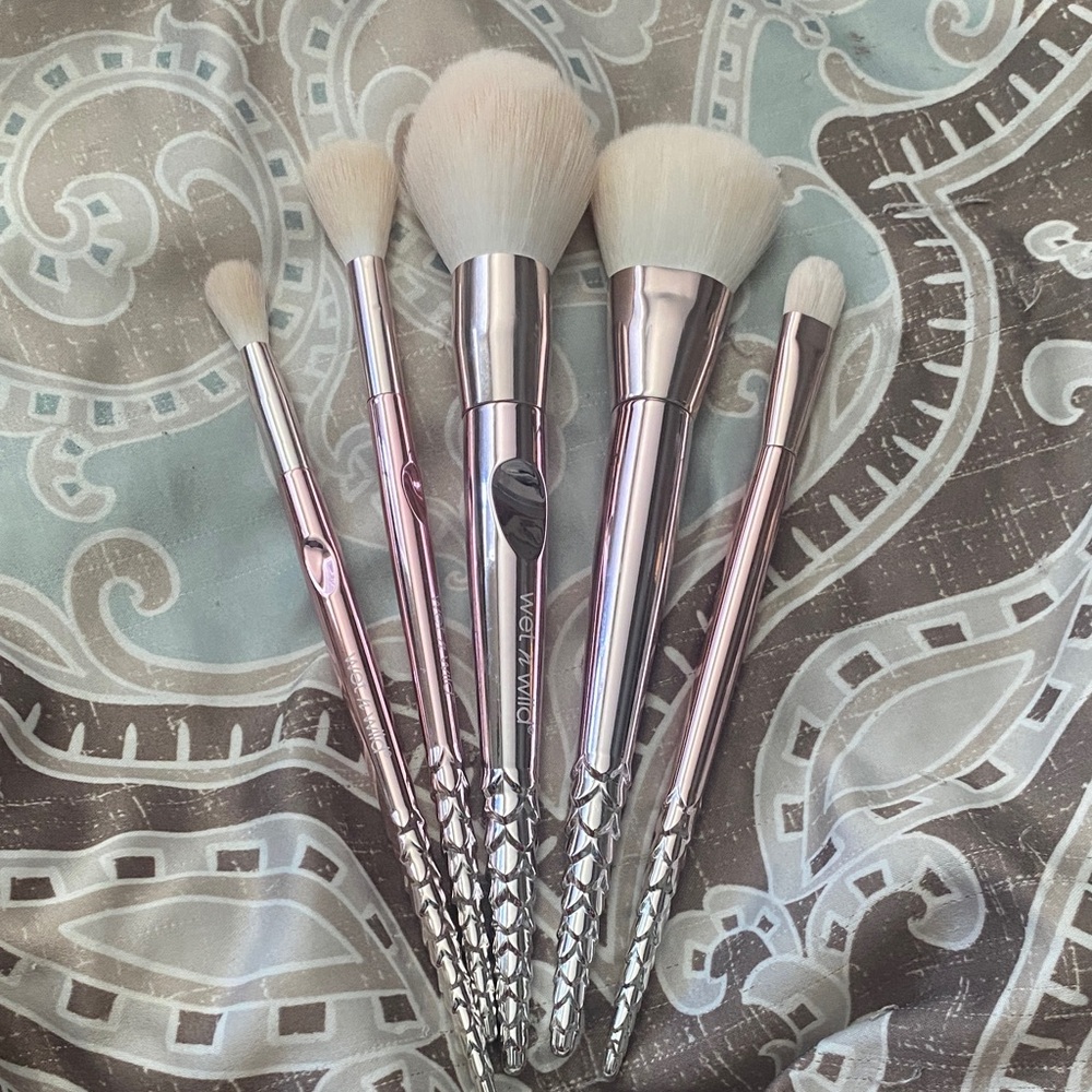 5 for $25/Wet n Wild Brush Set
